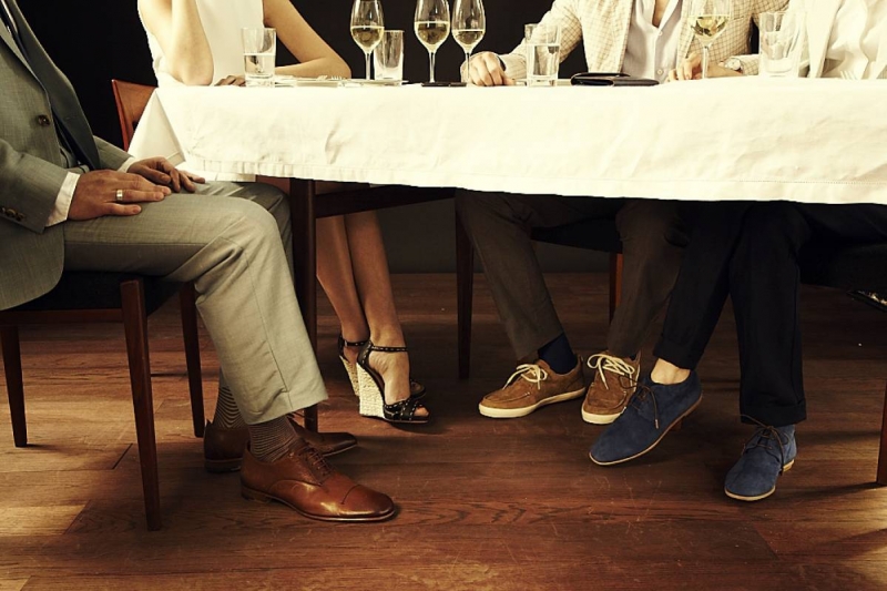 doc-vi-khach-hang-qua-ngon-ngu-cua-tay-va-chan